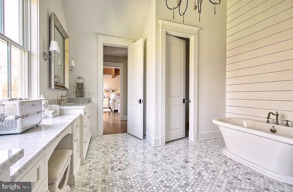 BRIAR KNOLL - Residential