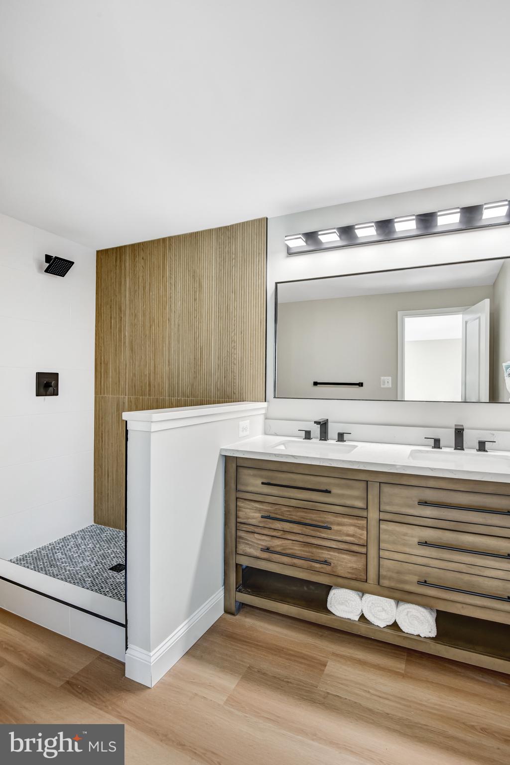 WALTON - Residential