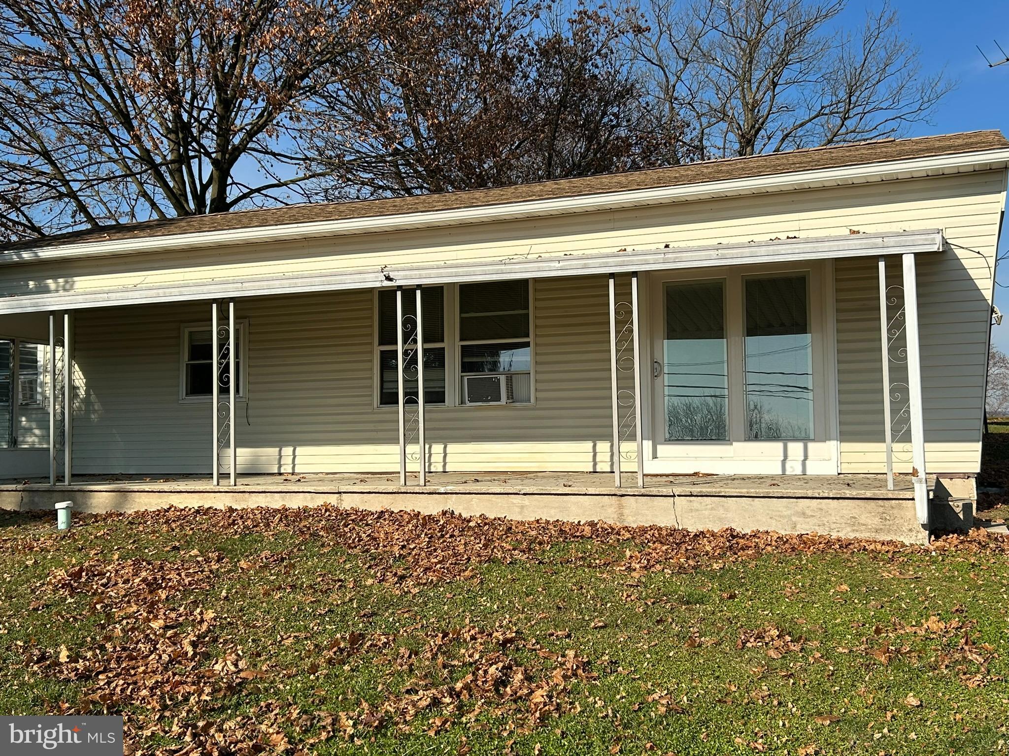 Nice Three Bedroom house with detached garage! Pets allowed. 


No Smoking. $30 nonrefundable application fee required per applicant and if selected $40 admin fee. Pet deposit required 615 Min. Credit Score AGENTS READ REMARKS