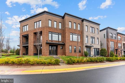 Townhouse For Sale - 23132 Brooksbank Square<br/> BRAMBLETON, VA 20148