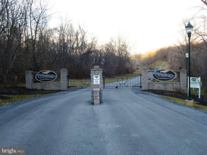 CROSSINGS ON THE POTOMAC - Land