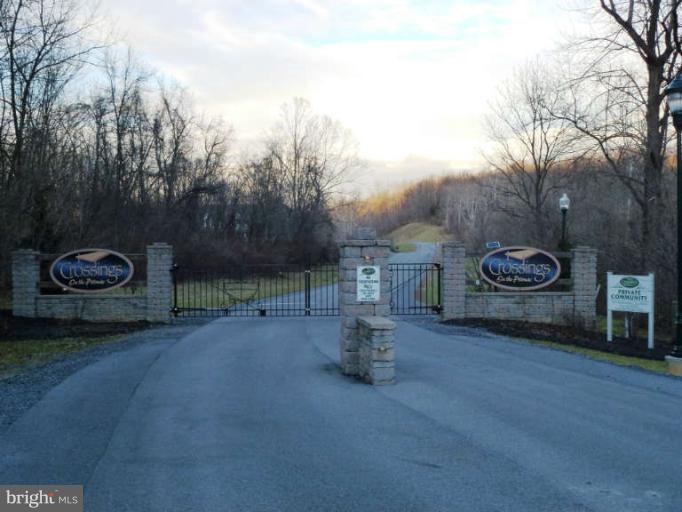 CROSSINGS ON THE POTOMAC - Land