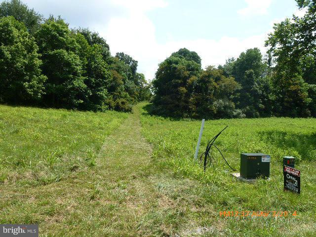 CROSSINGS ON THE POTOMAC - Land