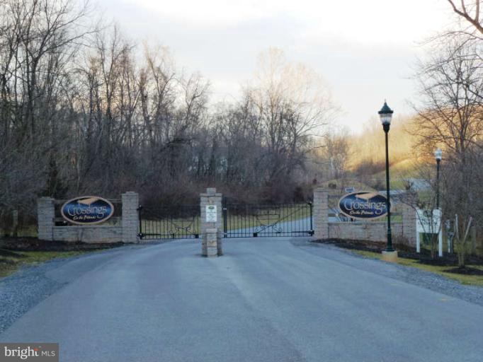 CROSSINGS ON THE POTOMAC - Land