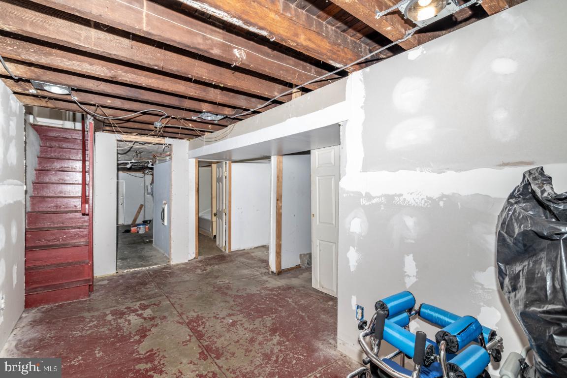 WEST OAK LANE - Residential