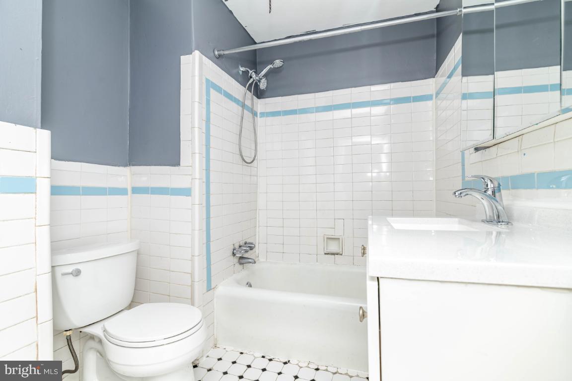 WEST OAK LANE - Residential