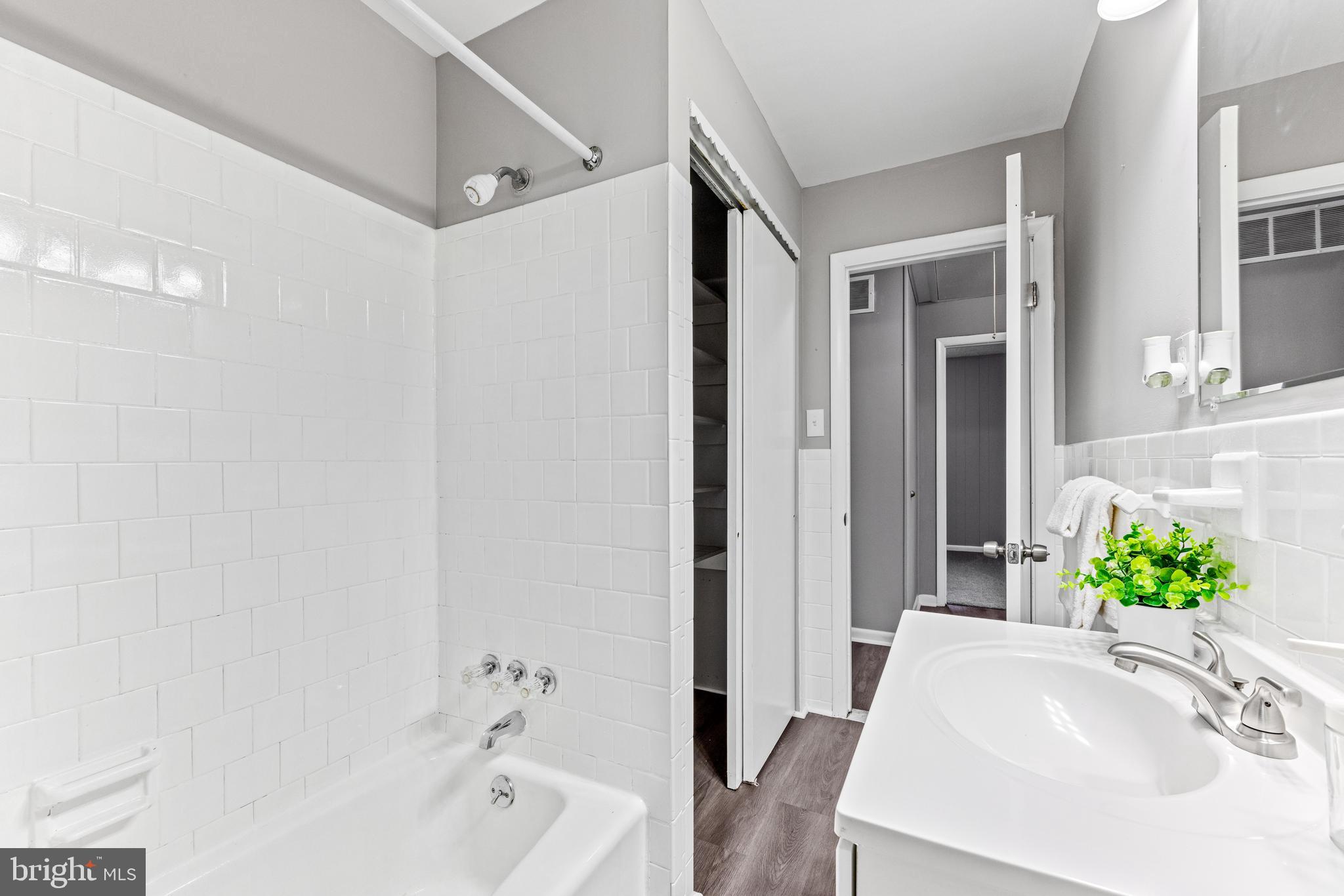 HUNTERS HARBOR - Residential