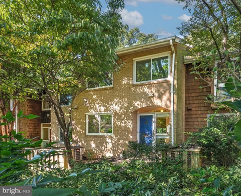 Photo of 820 New Mark Esplanade, ROCKVILLE, MD 20850 (MLS # MDMC2197848)