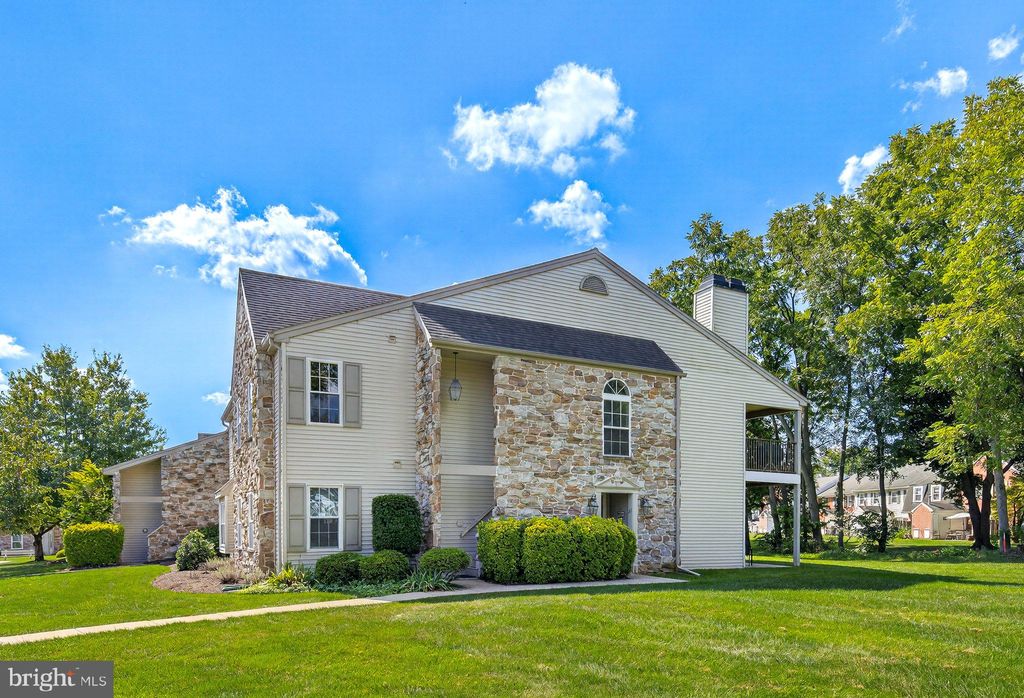 Photo of 212 Greenview Drive, LANCASTER, PA 17601 (MLS # PALA2075908)