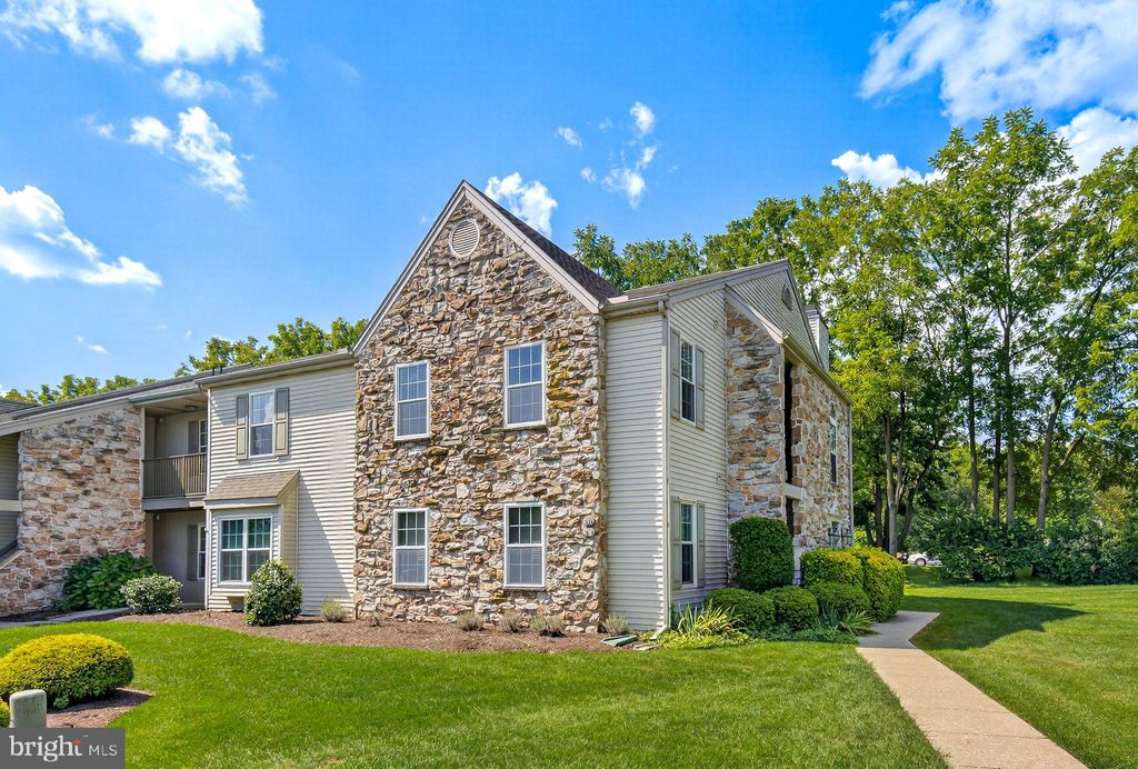 Photo of 212 Greenview Drive, LANCASTER, PA 17601 (MLS # PALA2075908)