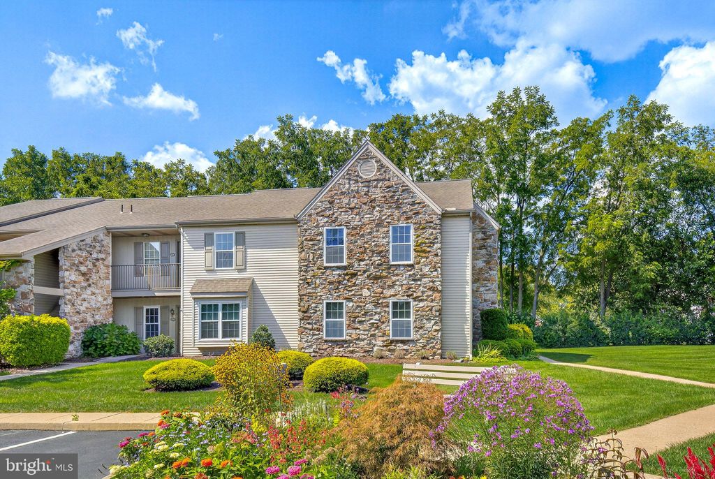 Photo of 212 Greenview Drive, LANCASTER, PA 17601 (MLS # PALA2075908)