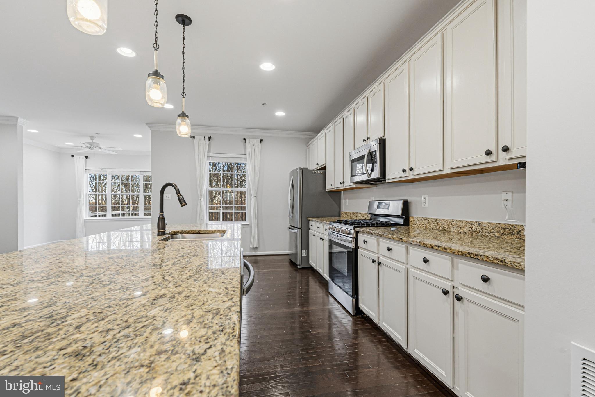 HOLLY WOODS - Residential