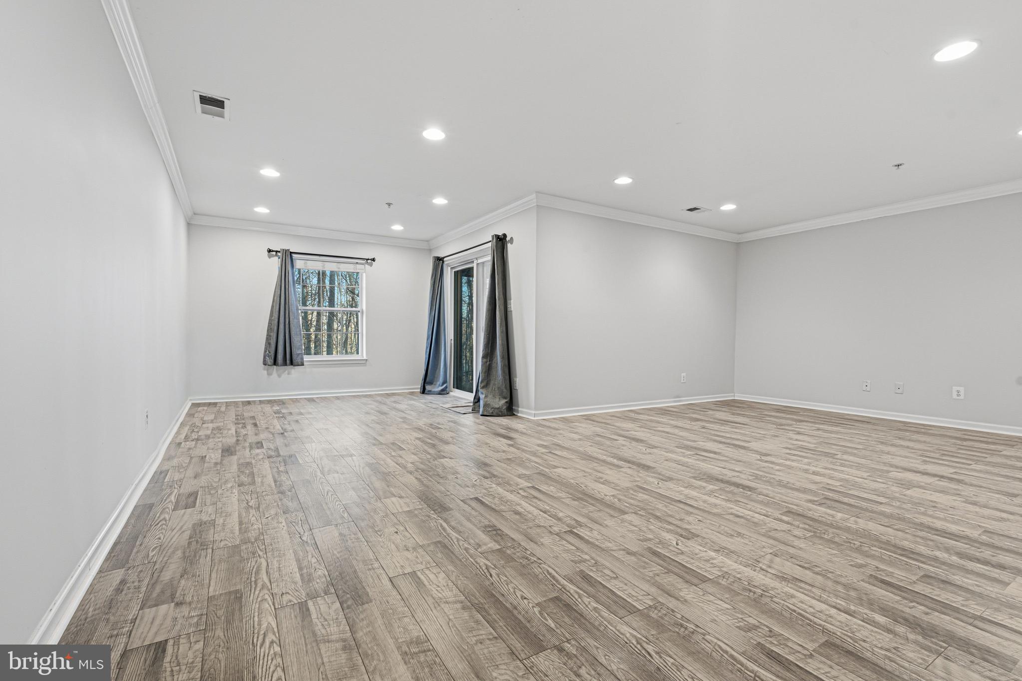 HOLLY WOODS - Residential