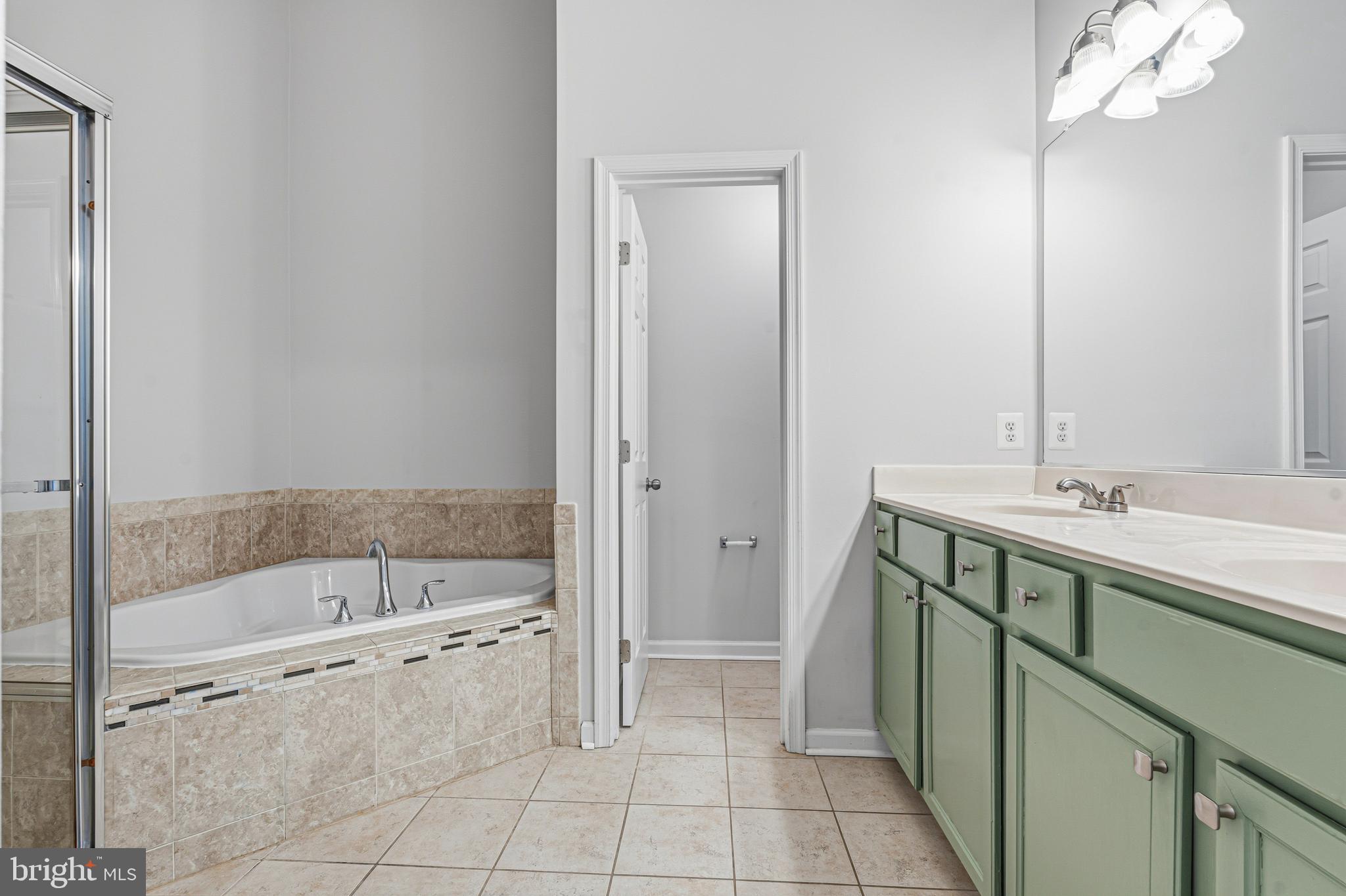 HOLLY WOODS - Residential