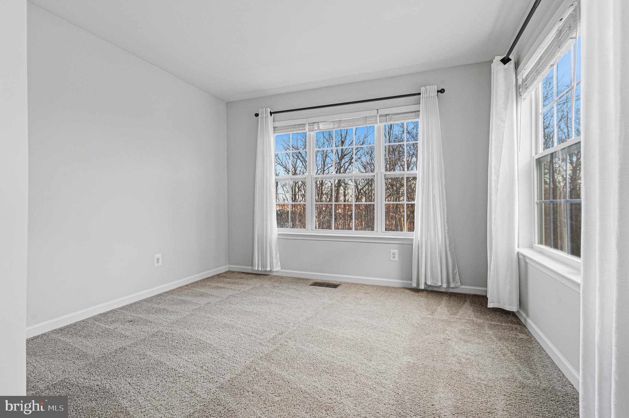 HOLLY WOODS - Residential