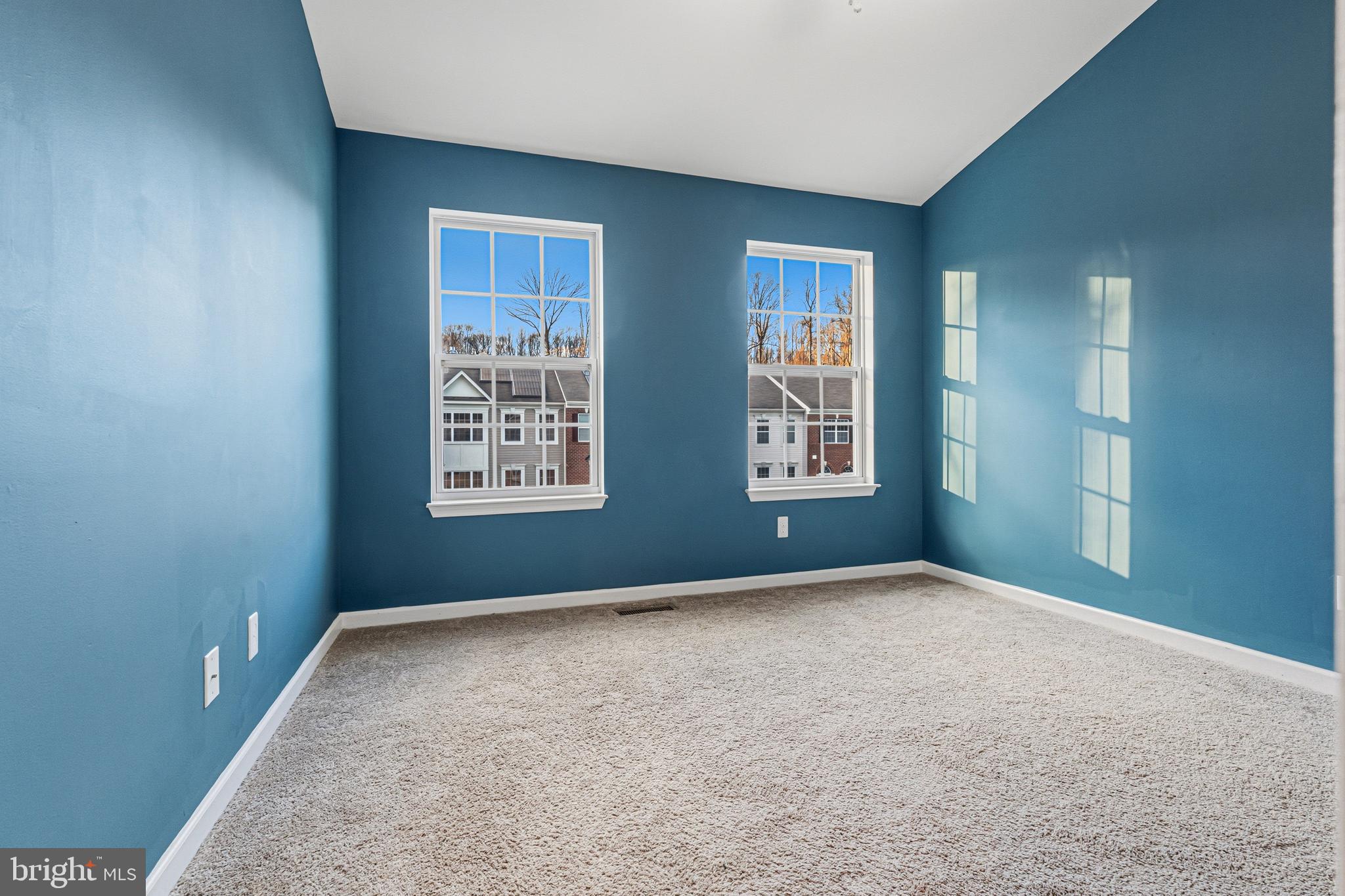 HOLLY WOODS - Residential