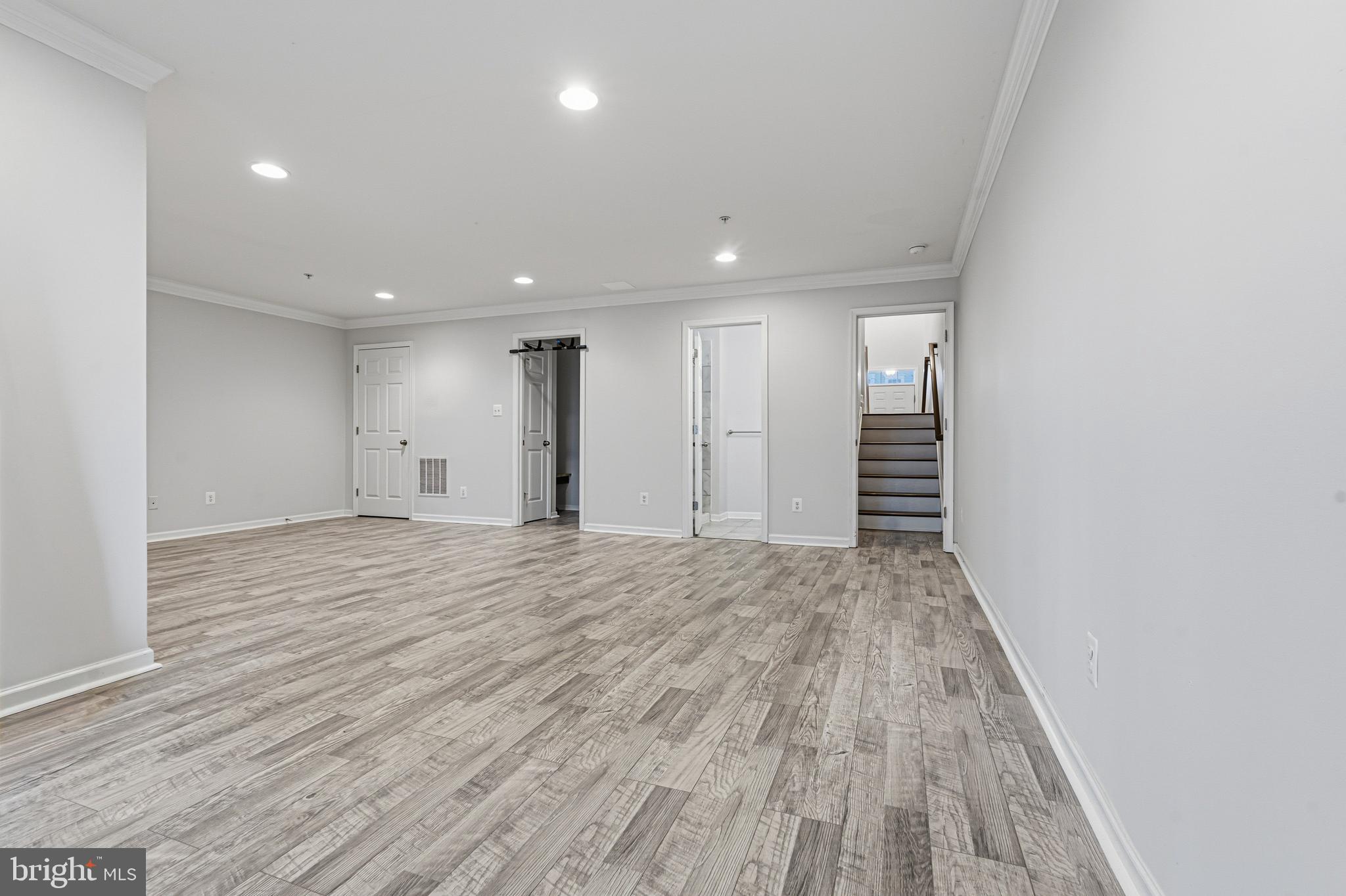 HOLLY WOODS - Residential