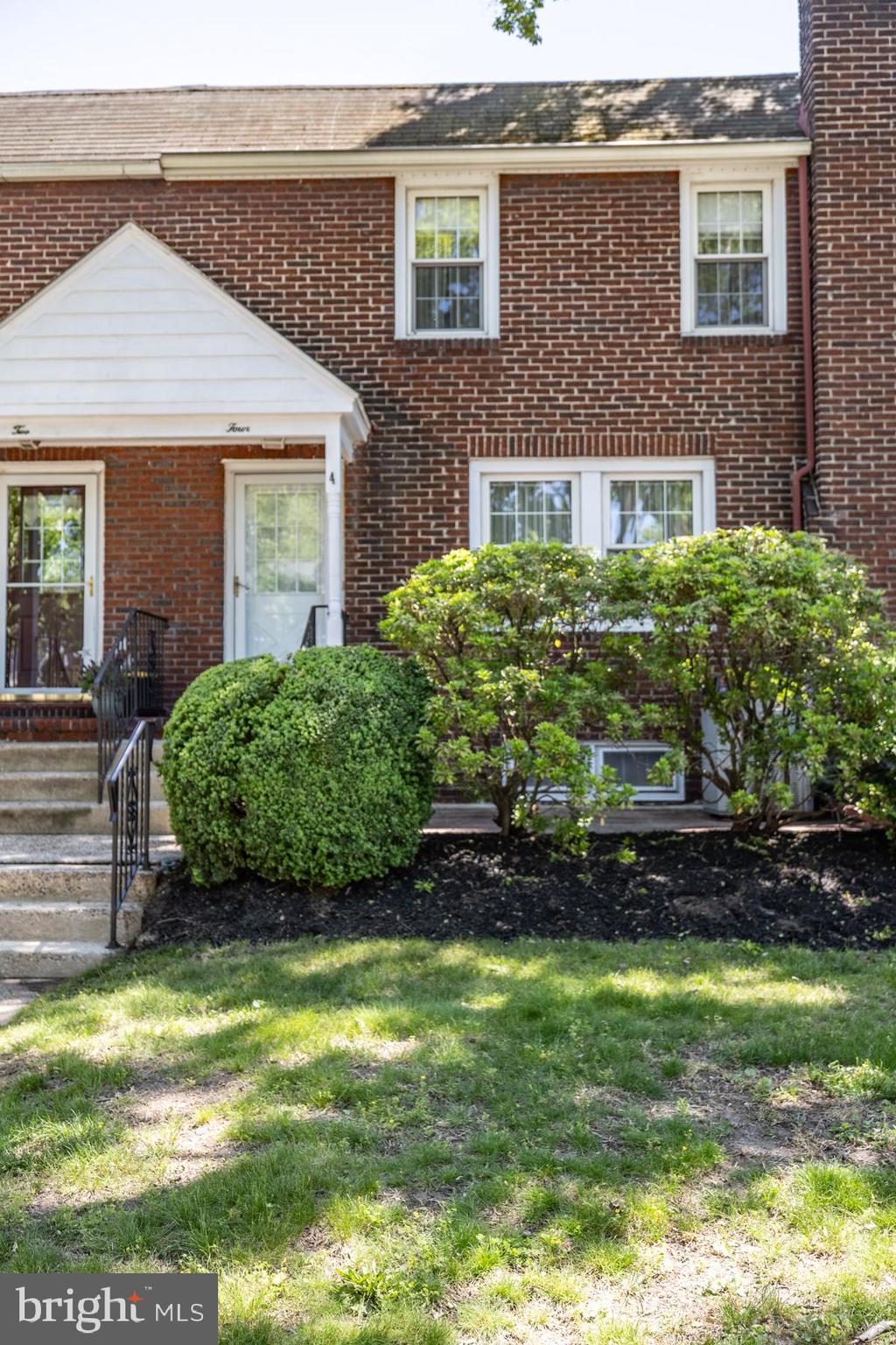 4 W SUMMERFIELD AVENUE