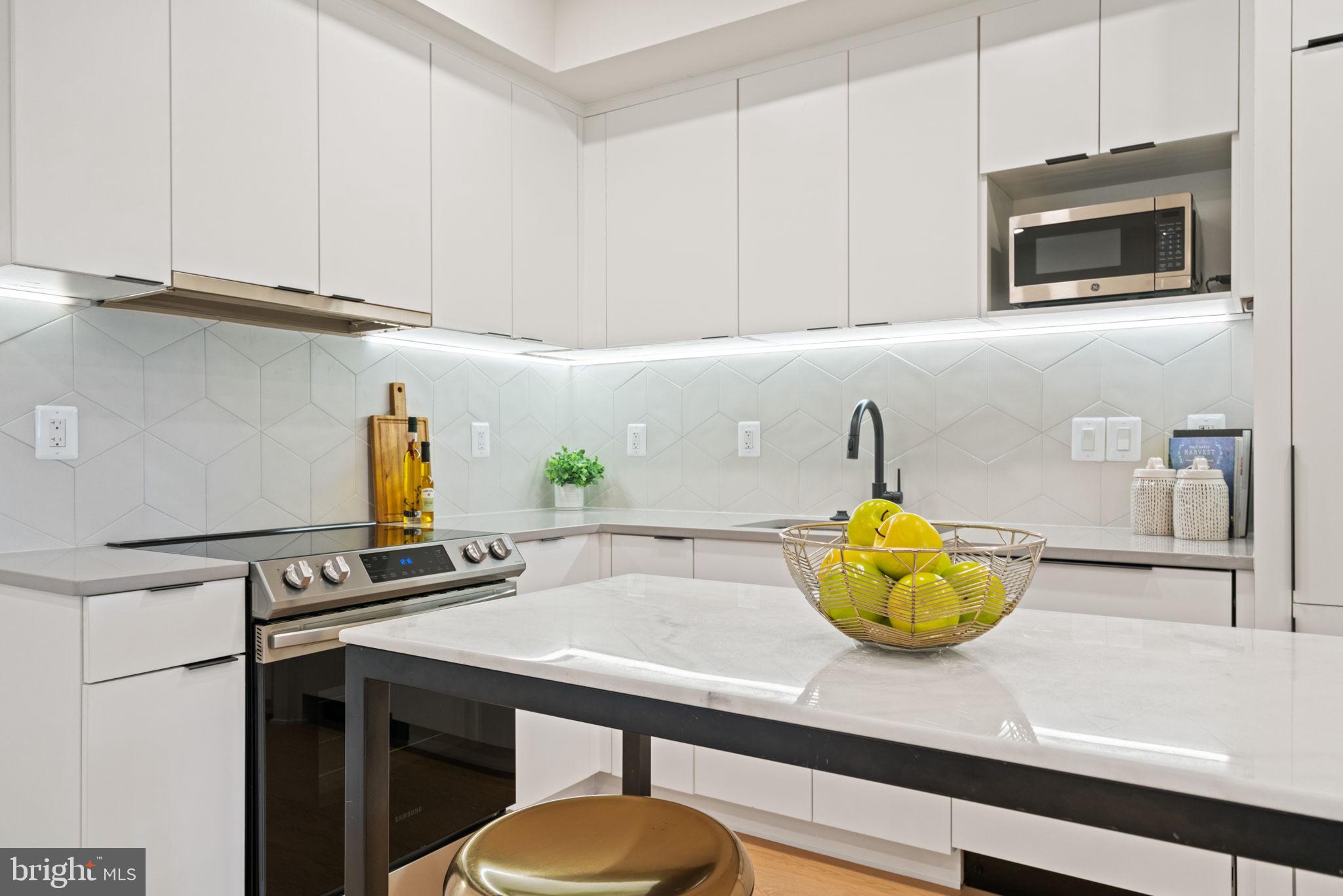 733 8TH STREET SE 02