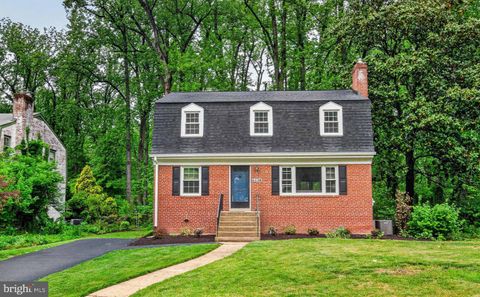 Photo of 6538 Oakwood Drive, FALLS CHURCH, VA 22041 (MLS # VAFX2310338)