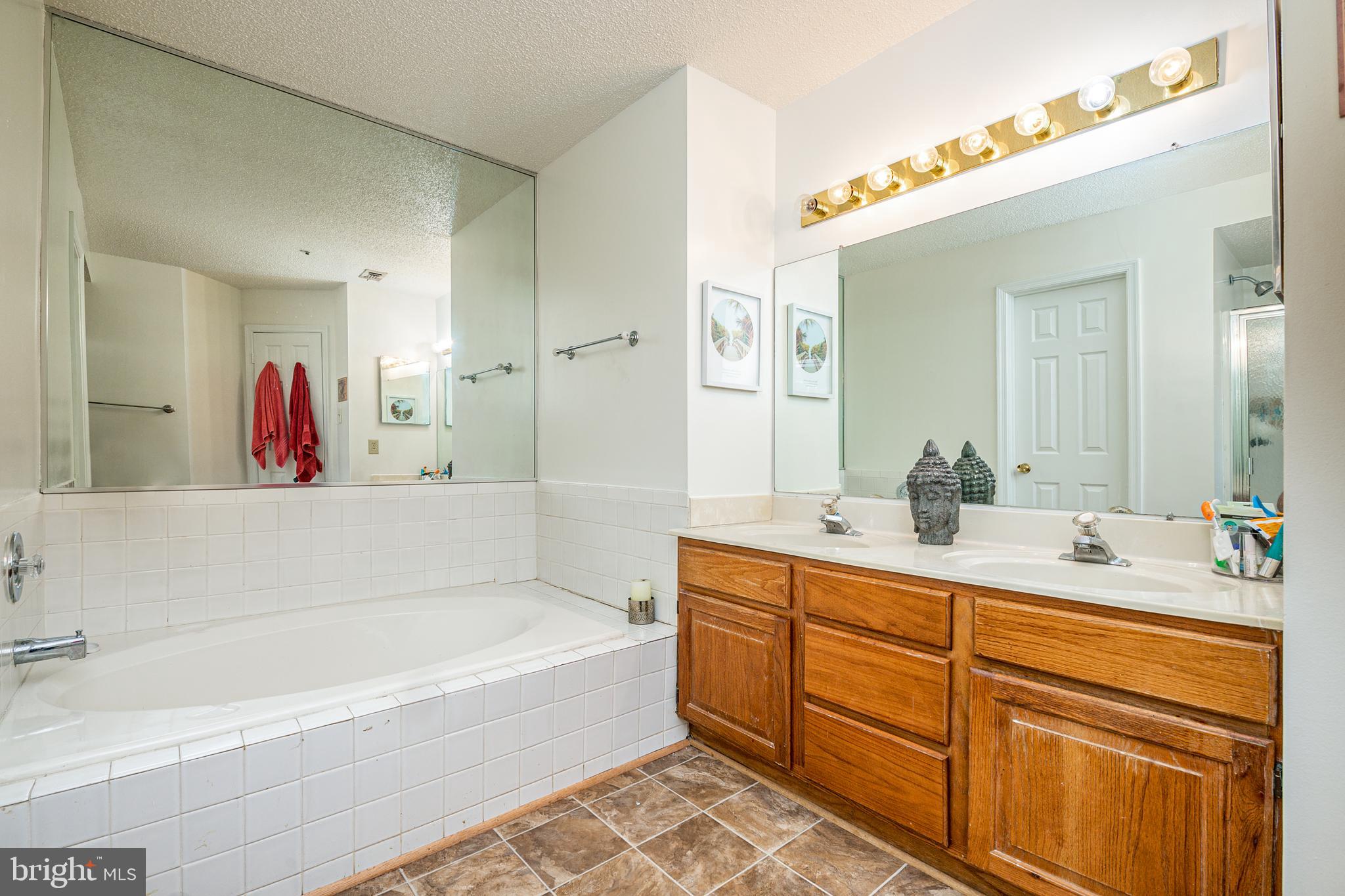 HILLWOOD - Residential