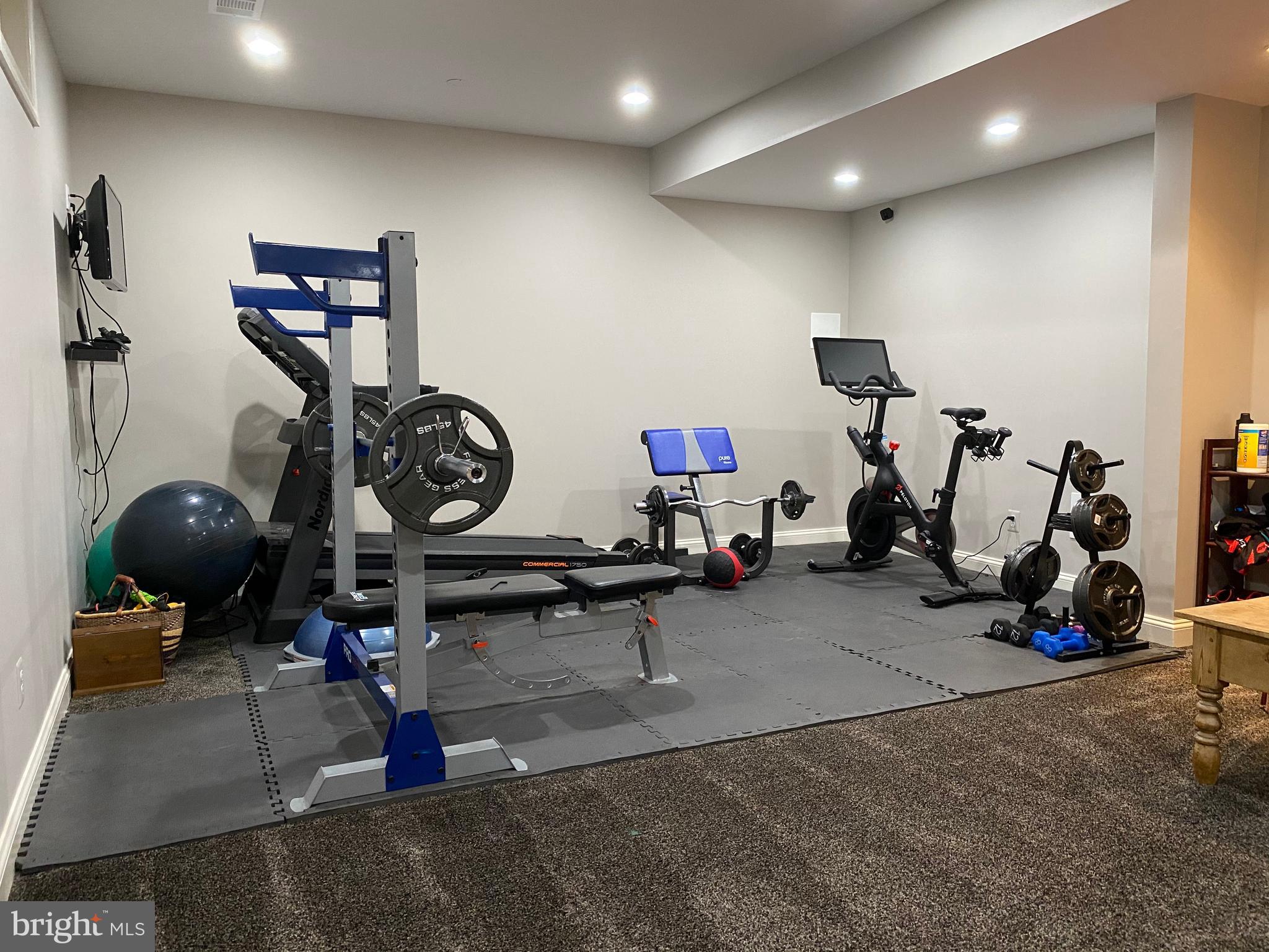 CHESTNUT HILLS - Residential