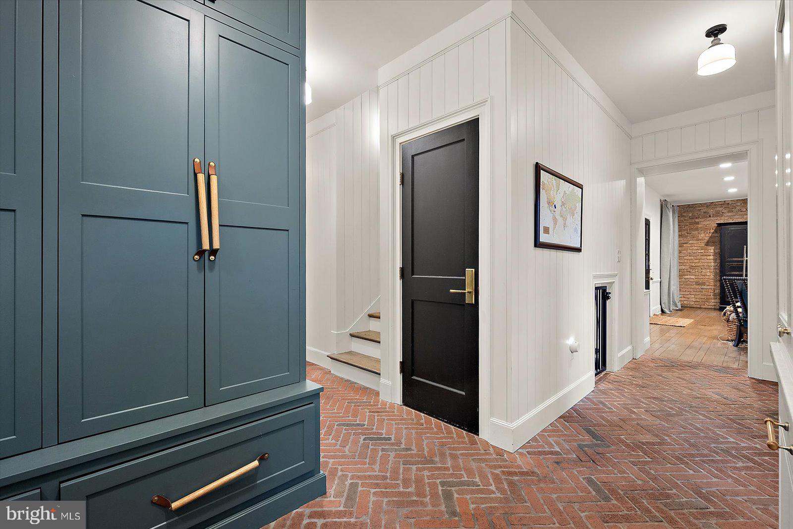 TONY TANK - Residential