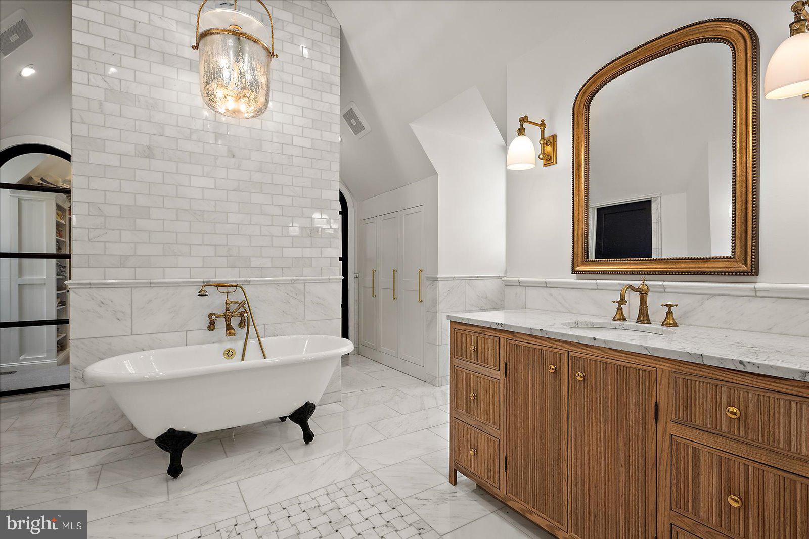 TONY TANK - Residential