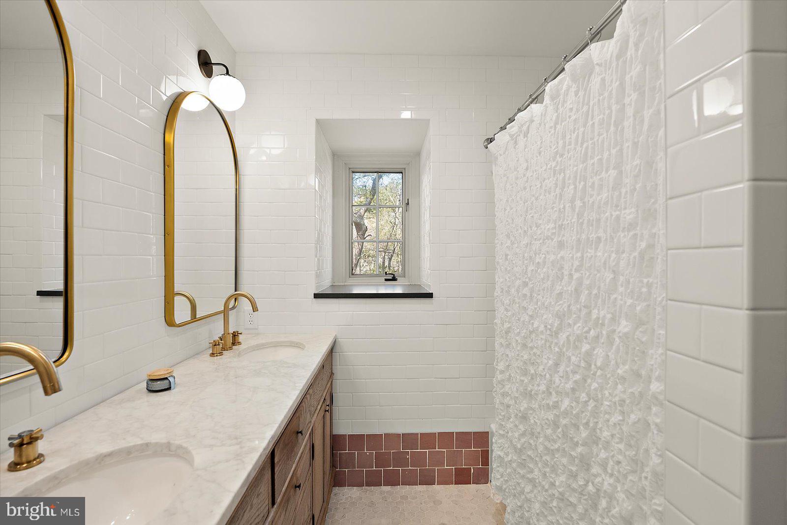 TONY TANK - Residential