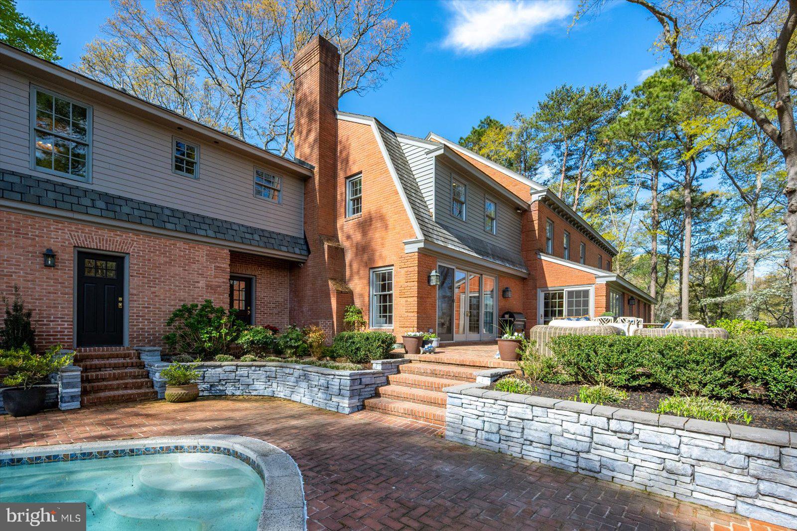 TONY TANK - Residential