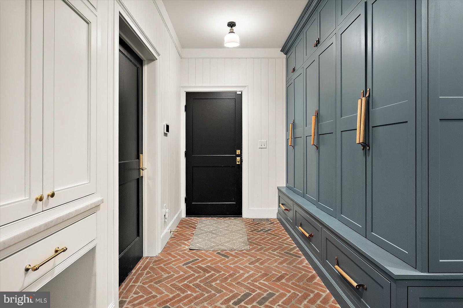 TONY TANK - Residential