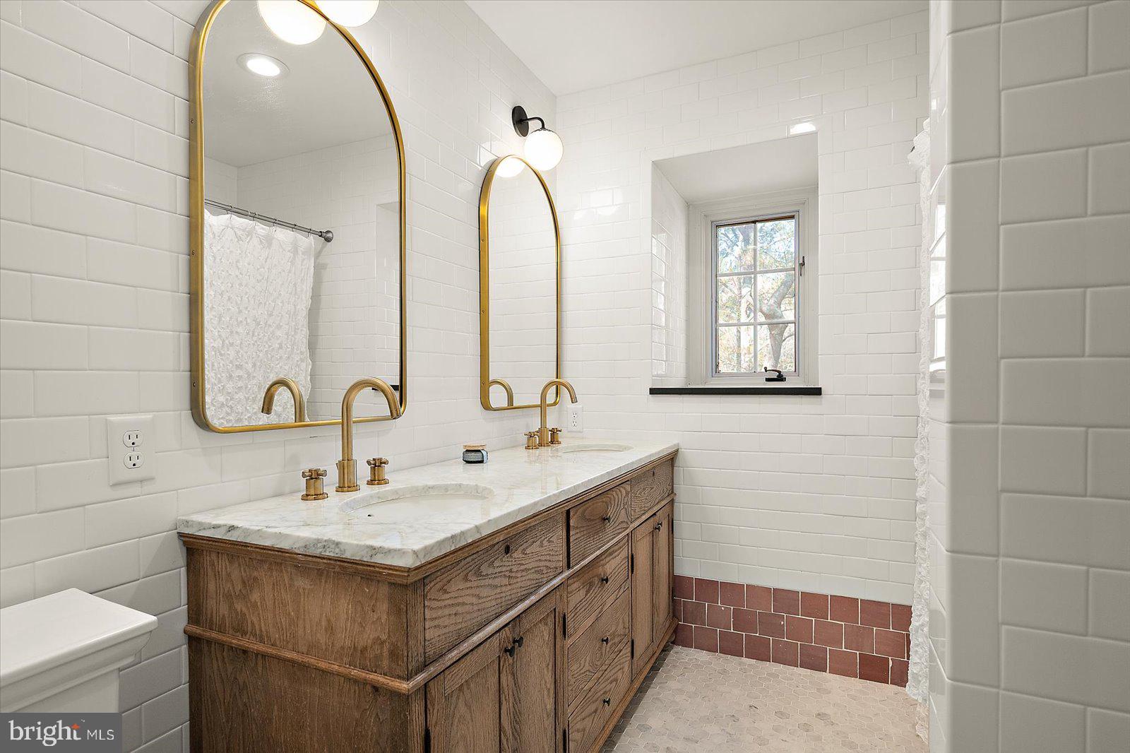 TONY TANK - Residential