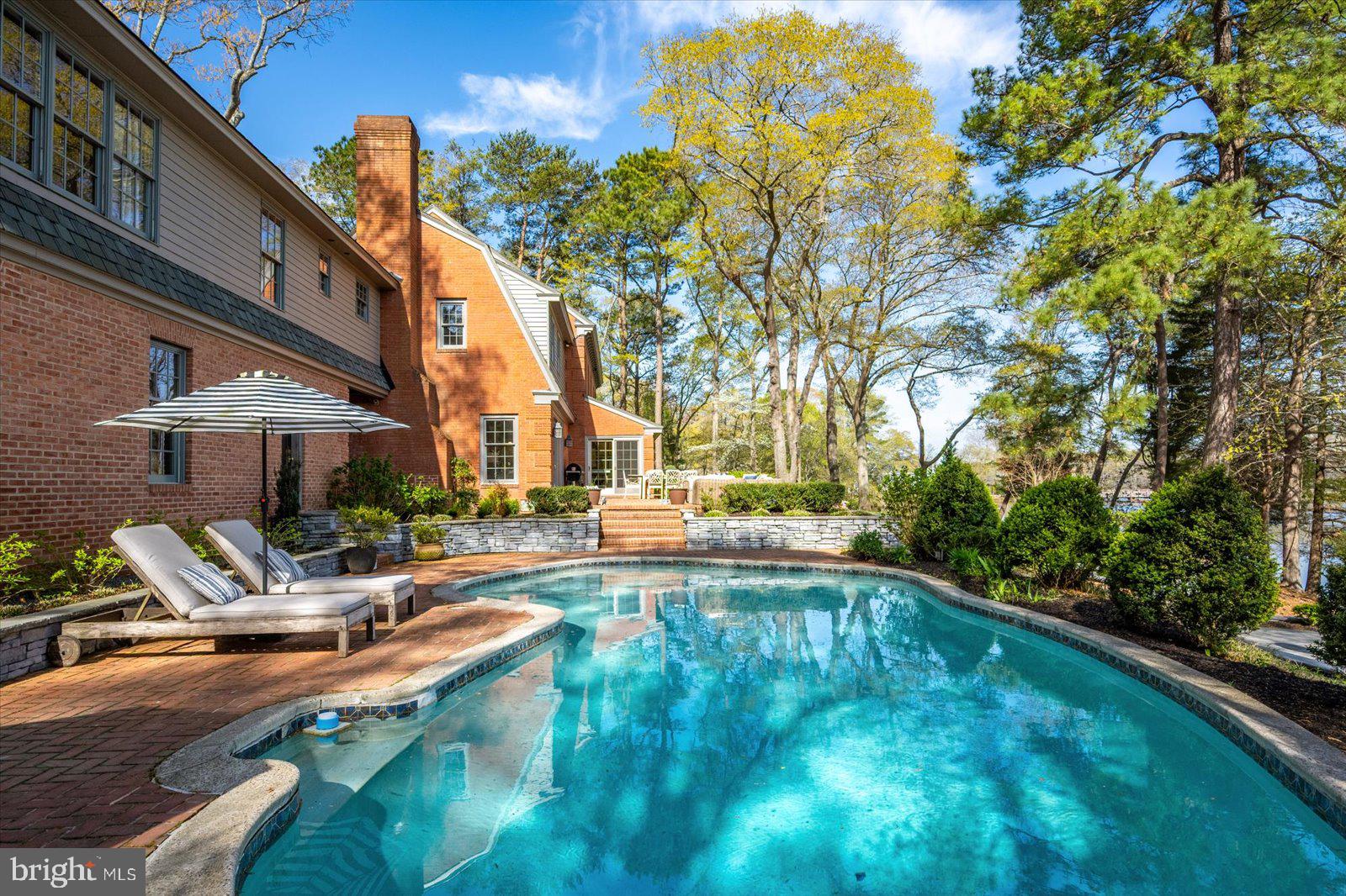 TONY TANK - Residential