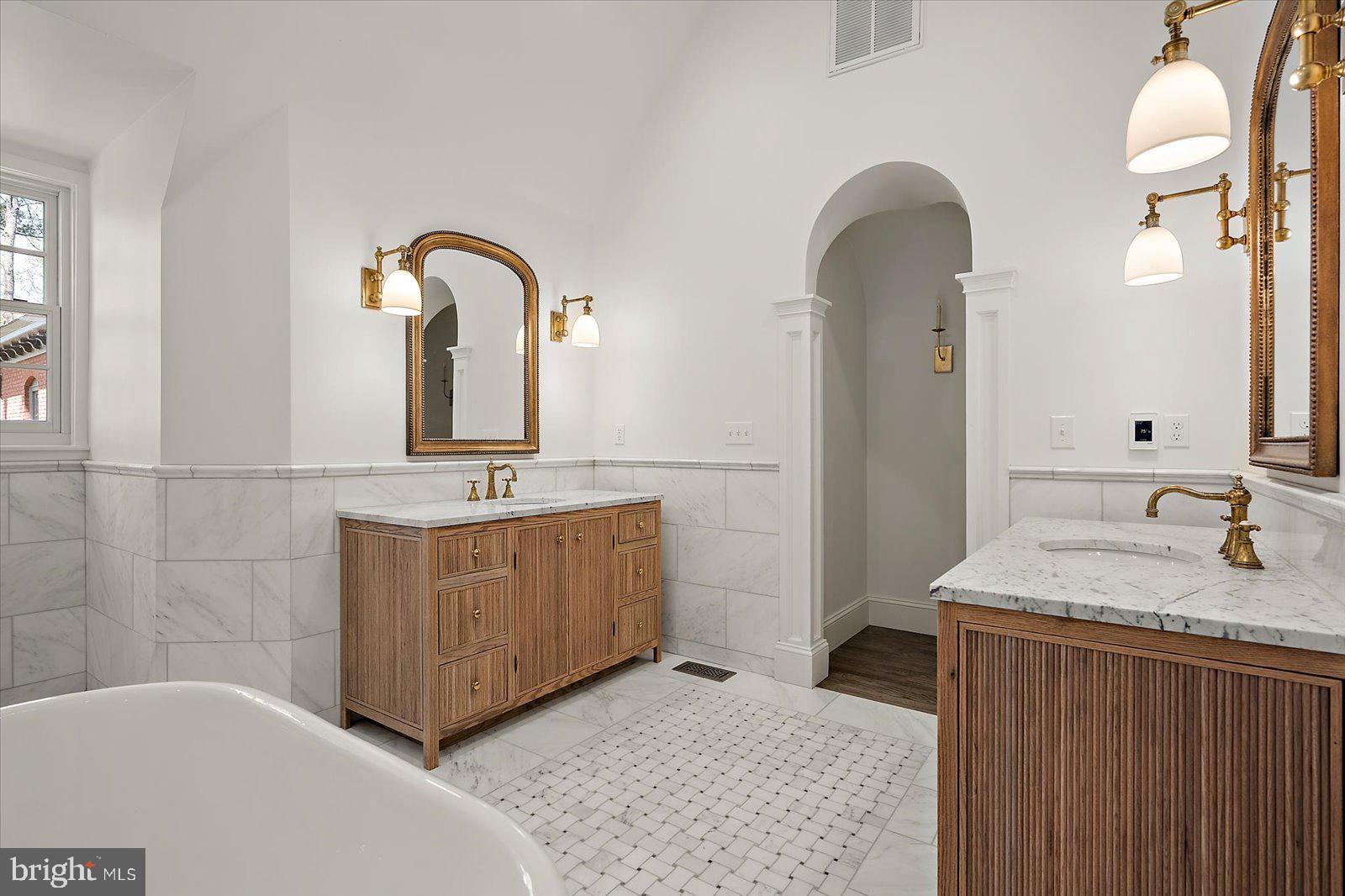 TONY TANK - Residential