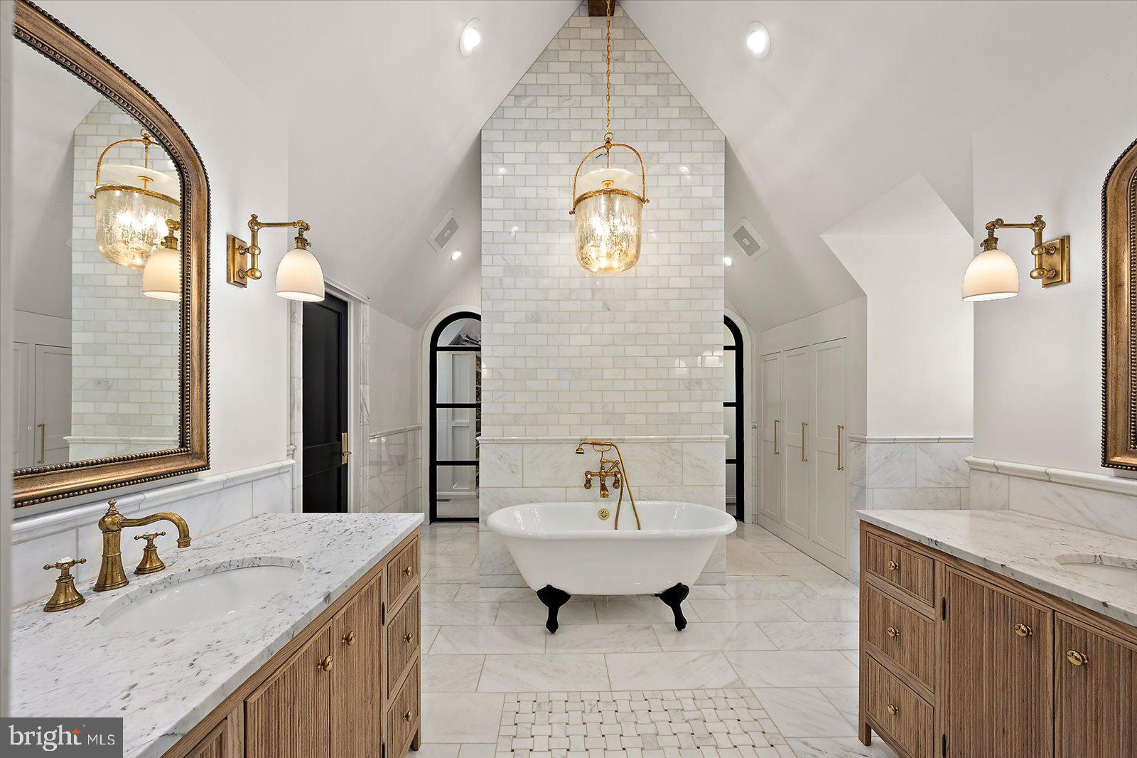 TONY TANK - Residential