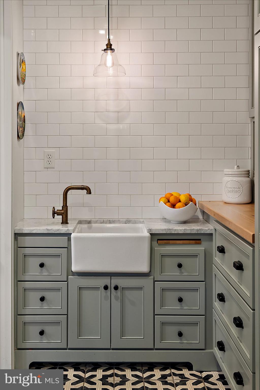 TONY TANK - Residential