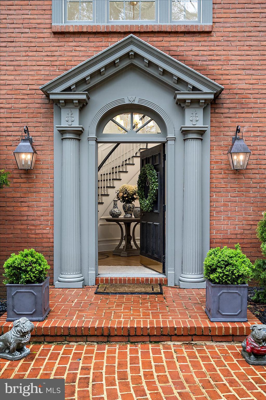 TONY TANK - Residential