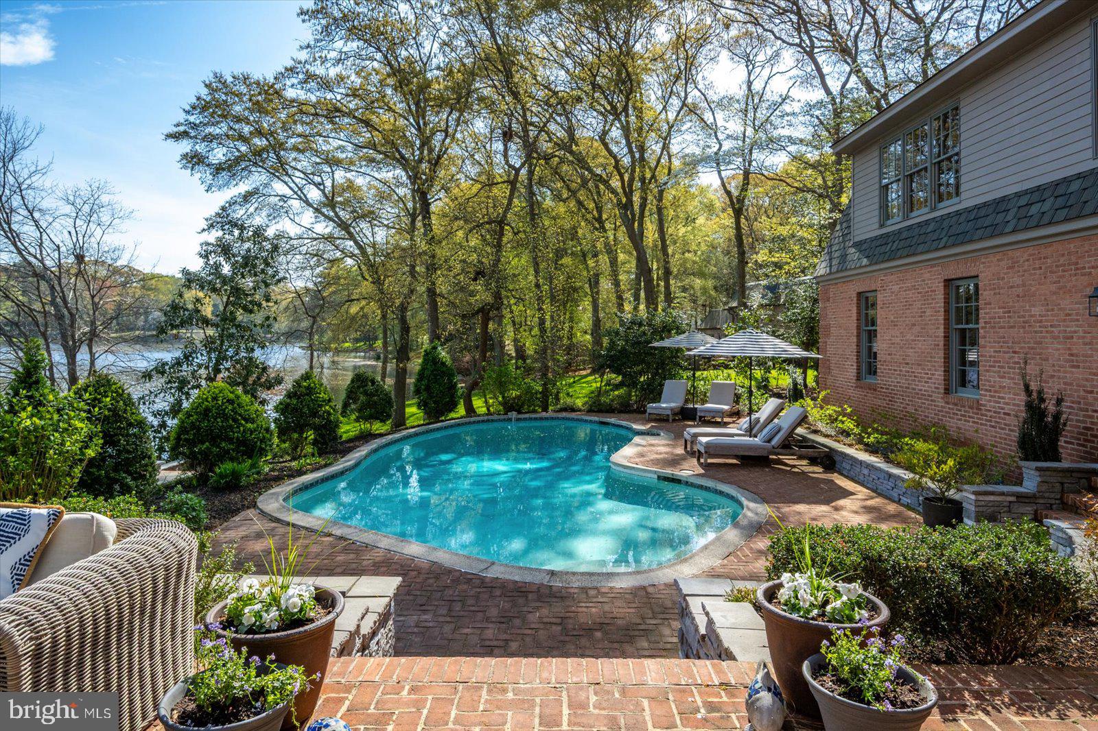 TONY TANK - Residential