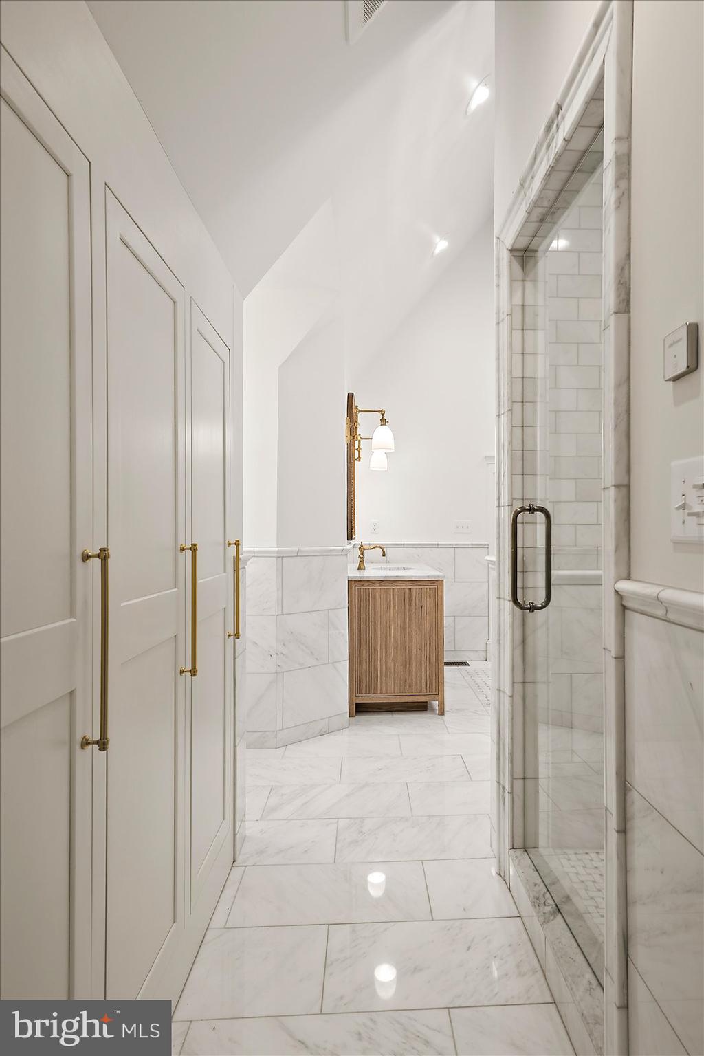 TONY TANK - Residential