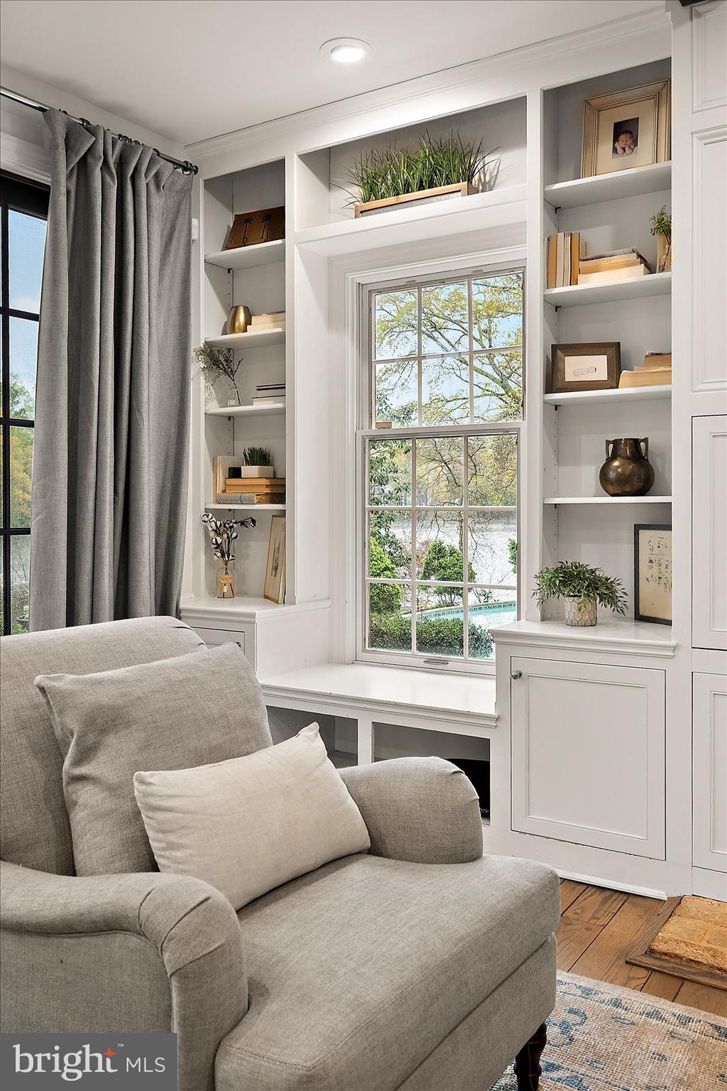 TONY TANK - Residential