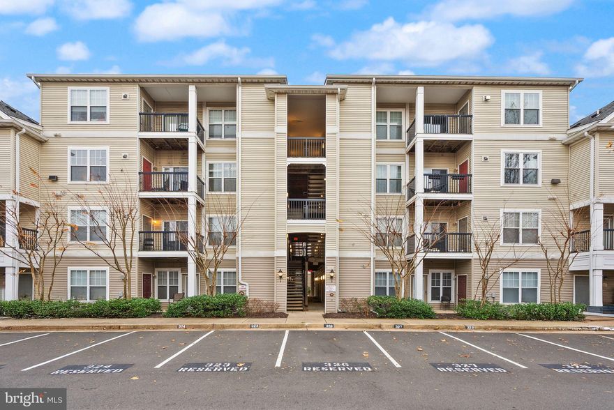 Great location, a cozy condo with 2 beds and 2 bath. New paint. Water and trash are included in a fantastic community with clubhouse, community center, exercise room, outdoor pool, tot lot playground, gated community, job/walk. Near Rt66, 286, 29, 28, 50, Fair Lakes, Fair Oaks & Fairfax Corner shopping, metro bus, trails.