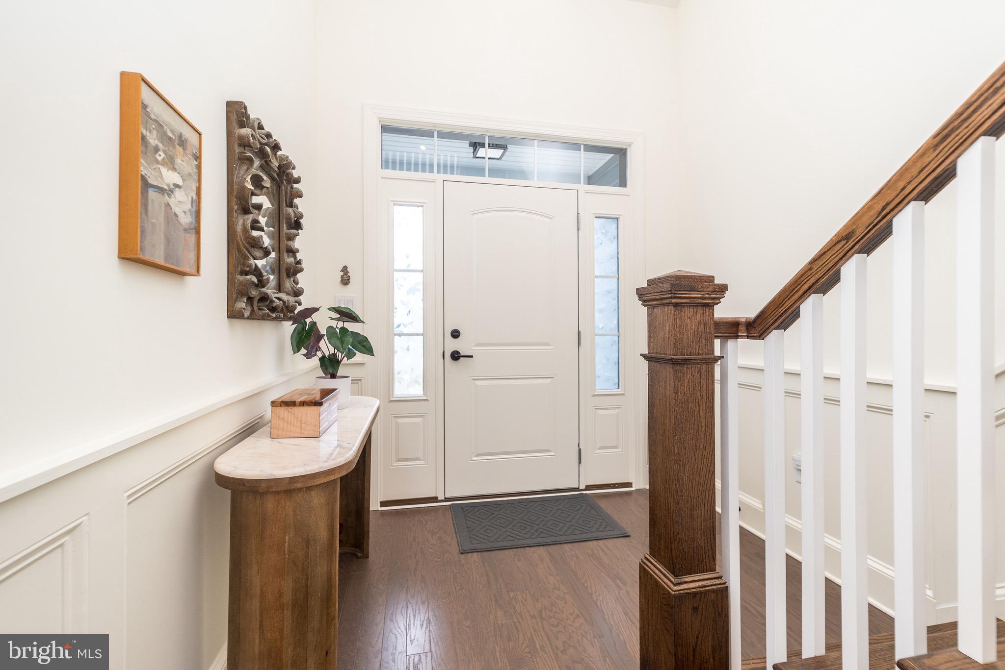 906 HOLDEN COURT