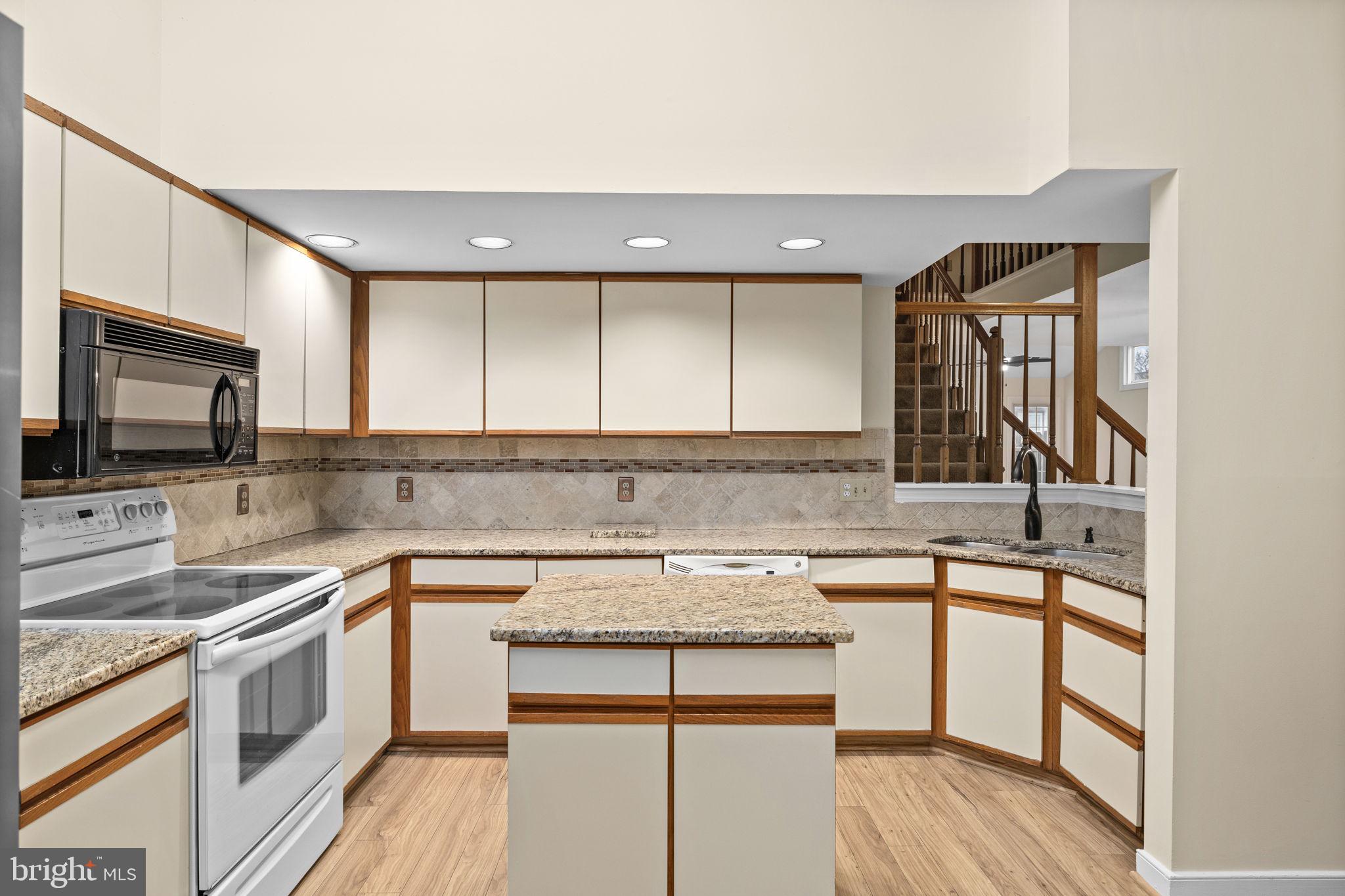 SUMMERLAKE - Residential