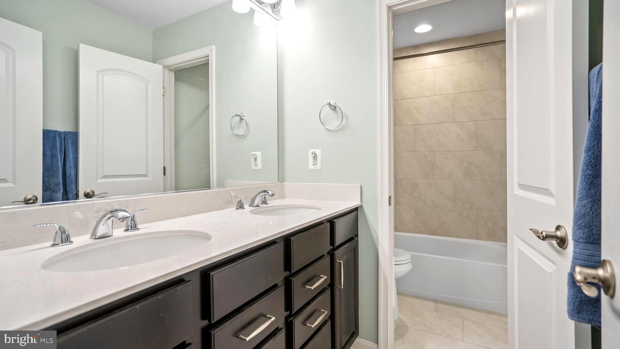 SHELTON WOODS - Residential