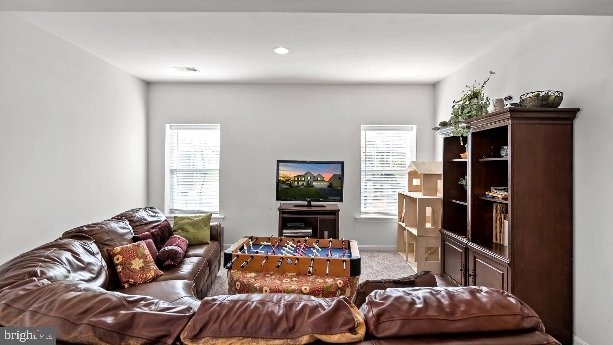 SHELTON WOODS - Residential