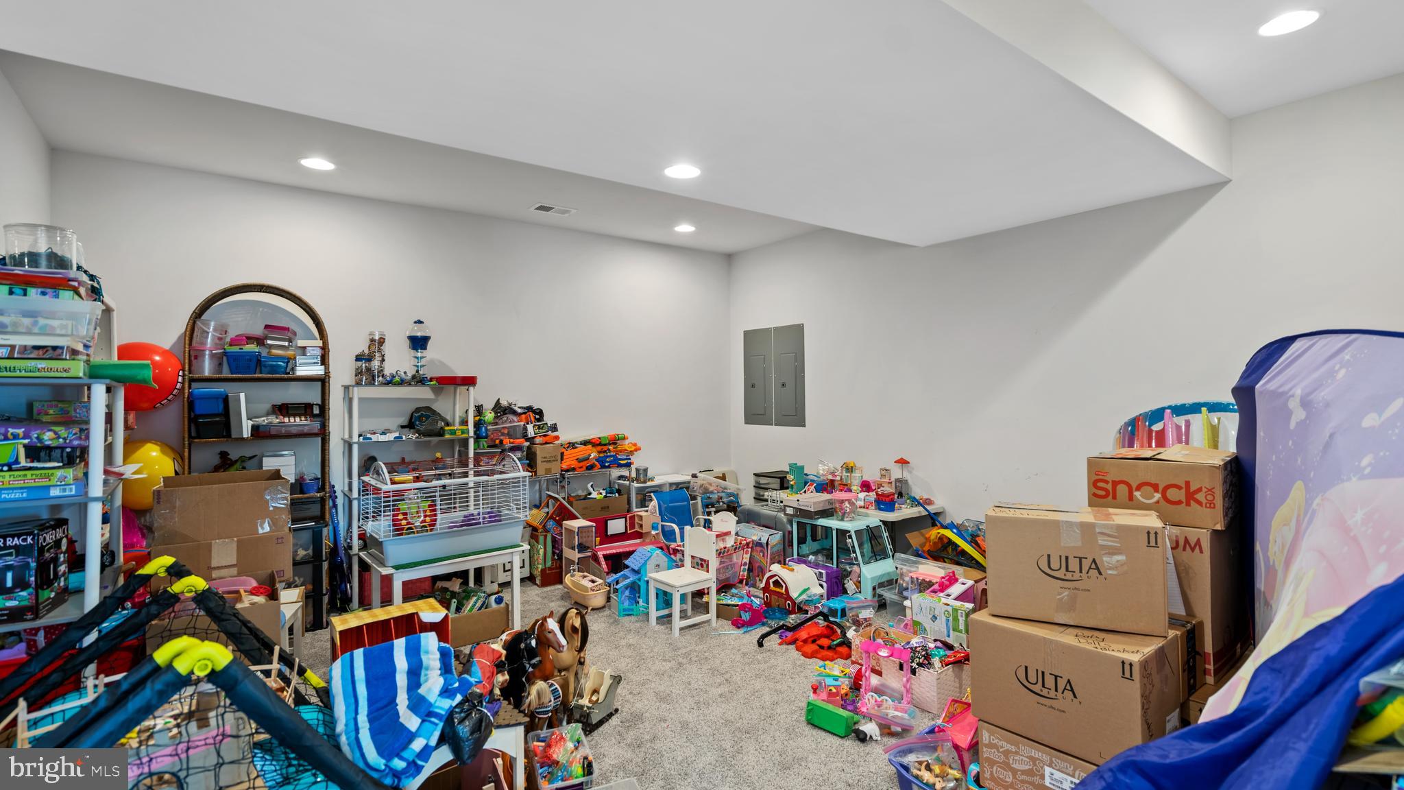 SHELTON WOODS - Residential