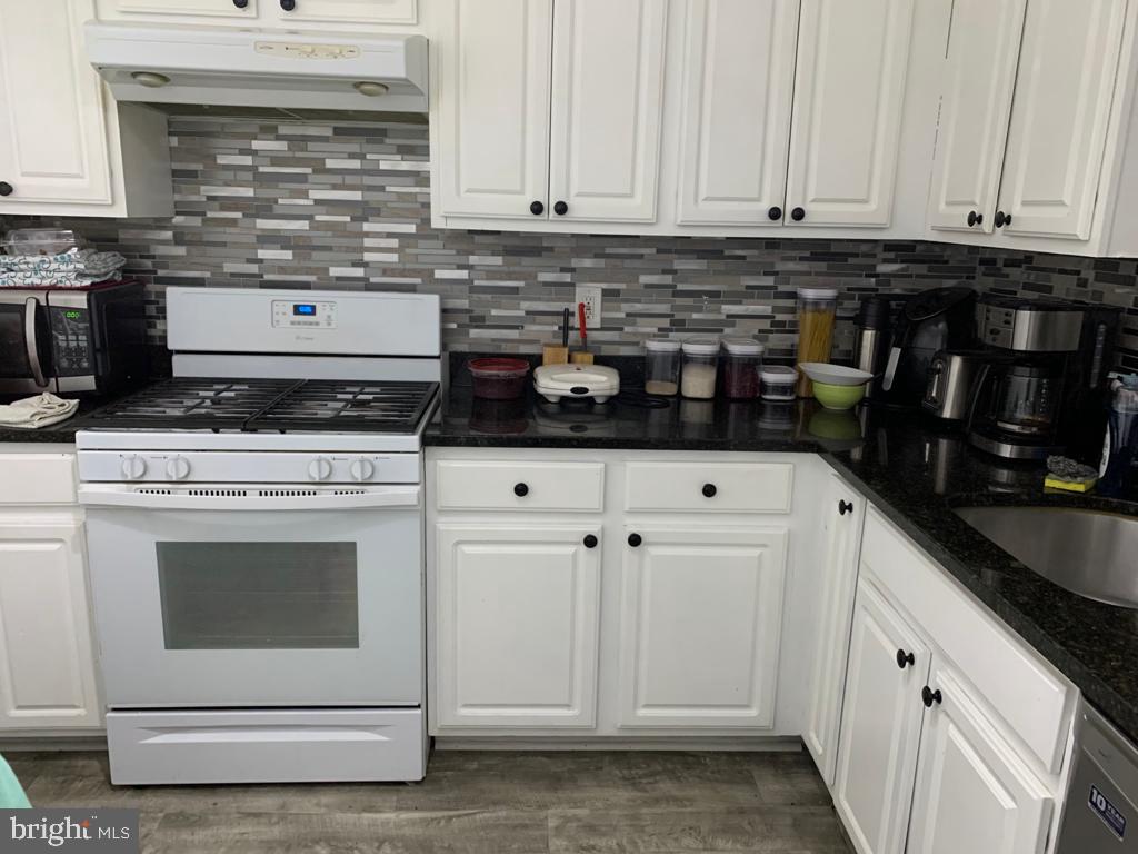 MONTGOMERY CHASE CODM - Residential Lease