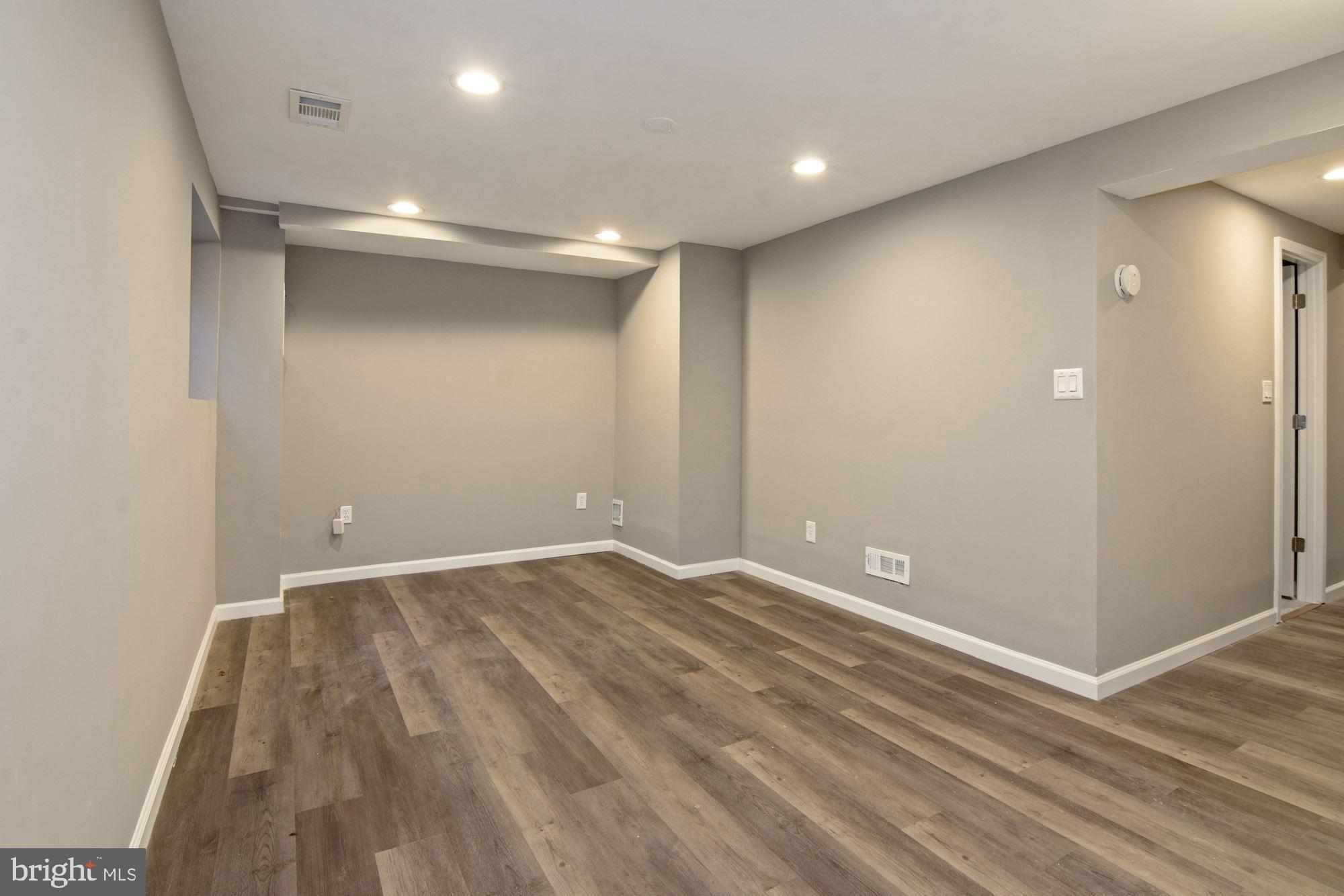 OAKLAND MILLS - Residential