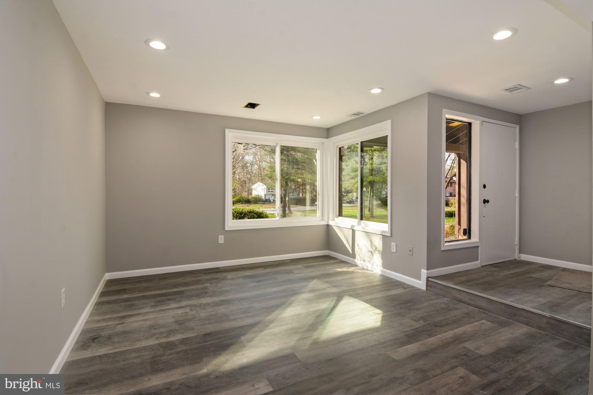 OAKLAND MILLS - Residential