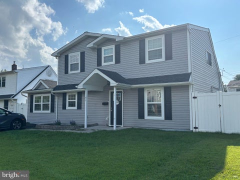 Homes For Sale - 41 Neptune Lane<br/> LEVITTOWN, PA 19054